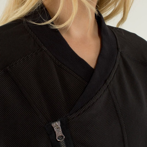 Lululemon Mula Bundle Wrap - Picture 2 of 14